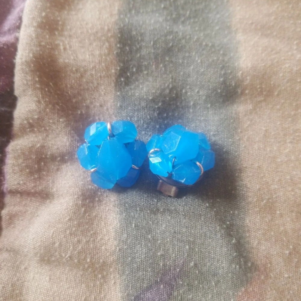 Vintage blue bead clip on earrings